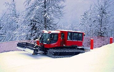 Read more : Let's go for a snow groomer ride!